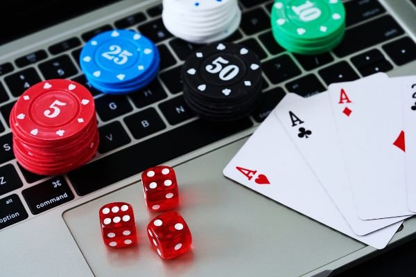 Privasi pengguna saat memakai dompet digital